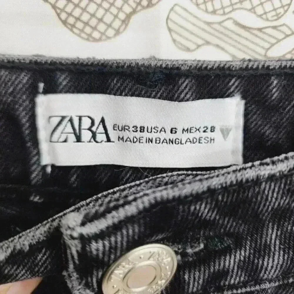 Zara Black Distressed High-Rise Mom Jeans - Picture 4 of 6